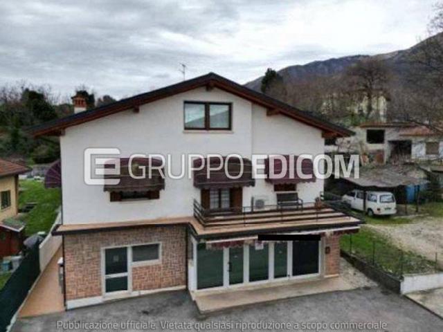 Locale Commerciale in vendita a Aviano, Friuli-Venezia Giulia