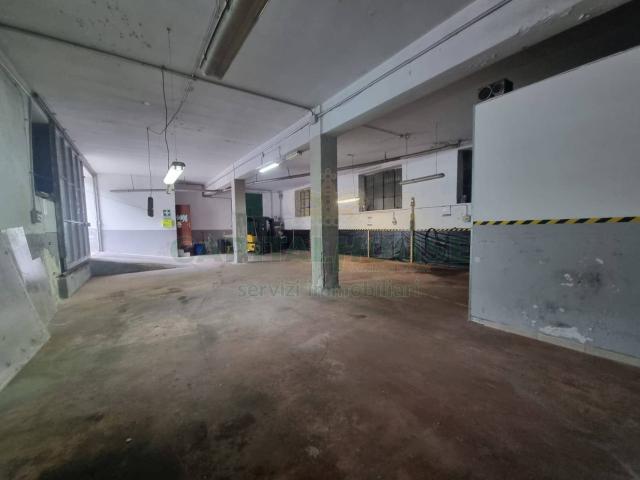 Capannone in affitto a Solofra, Campania