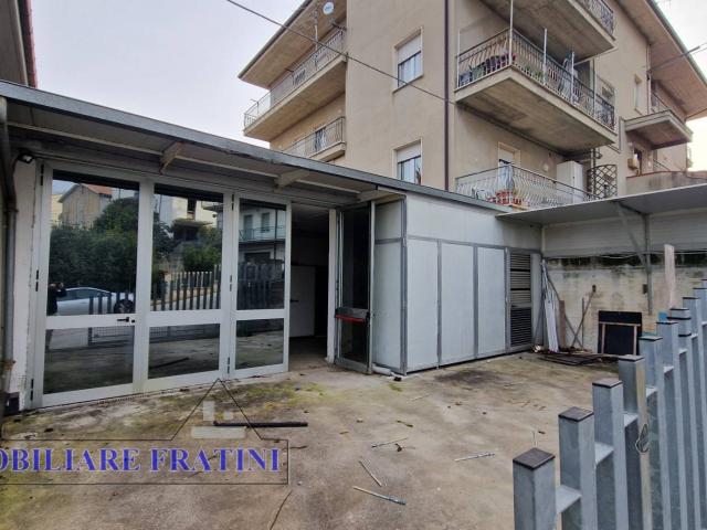 Capannone in vendita a Unione dei Comuni della Val Vibrata, Ancarano