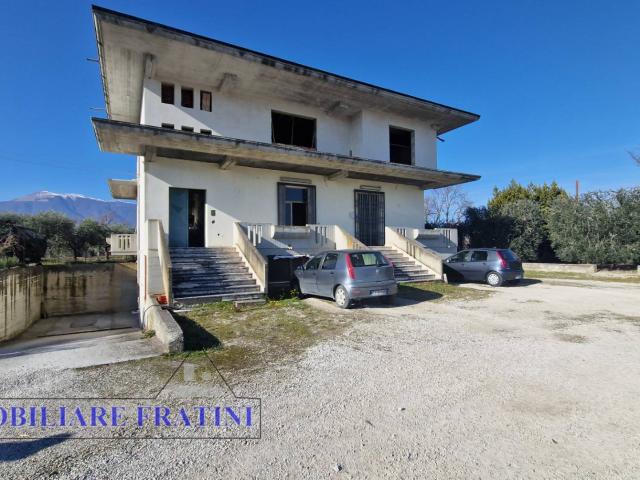 Capannone in vendita a Unione dei Comuni della Val Vibrata, Sant'egidioalla Vibrata