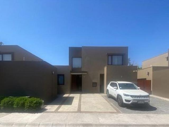 Casa en arriendo en Algarrobal, Metropolitana