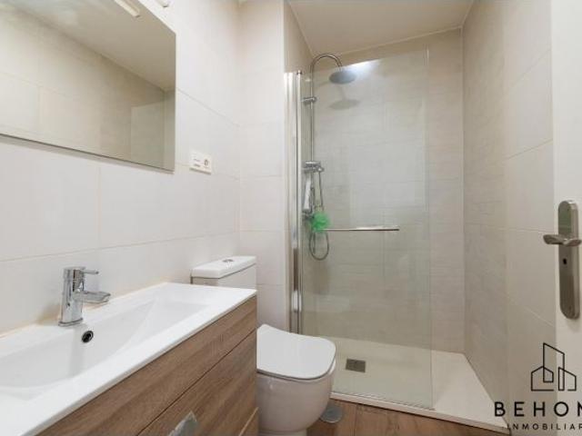 Piso en venta en Cortijo Bazán, Málaga