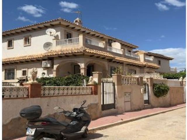 Casa en venta en La Rosaleda, Torrevieja