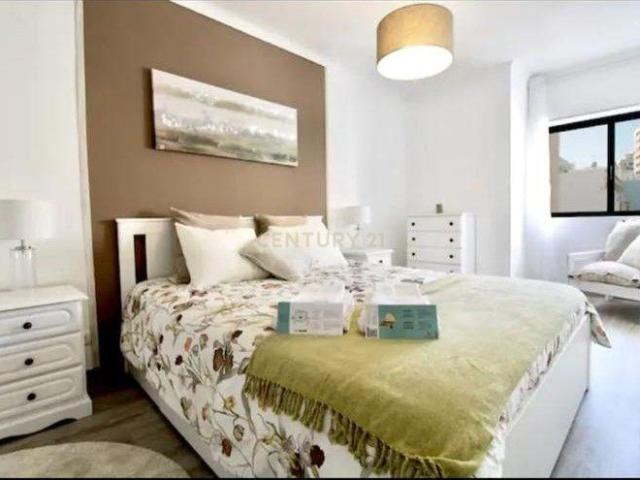 Apartamento alugar em Armação De Pêra, Faro
