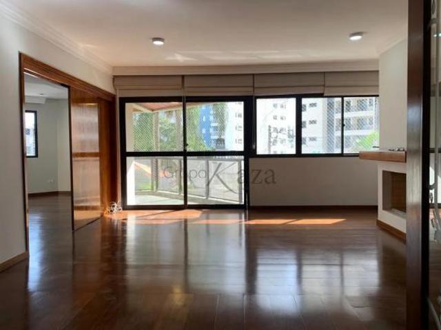 Apartamento venda em Região Imediata de São José dos Campos, Região Metropolitana do Vale do Paraíba e Litoral Norte