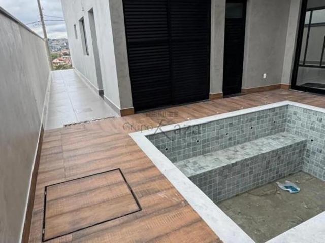 Casa venda em Região Imediata de São José dos Campos, Região Metropolitana do Vale do Paraíba e Litoral Norte