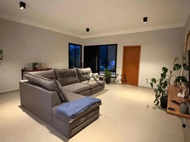 Casa venda em Região Imediata de São José dos Campos, Região Metropolitana do Vale do Paraíba e Litoral Norte