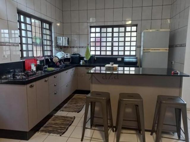 Casa venda em Região Imediata de São José dos Campos, Região Metropolitana do Vale do Paraíba e Litoral Norte
