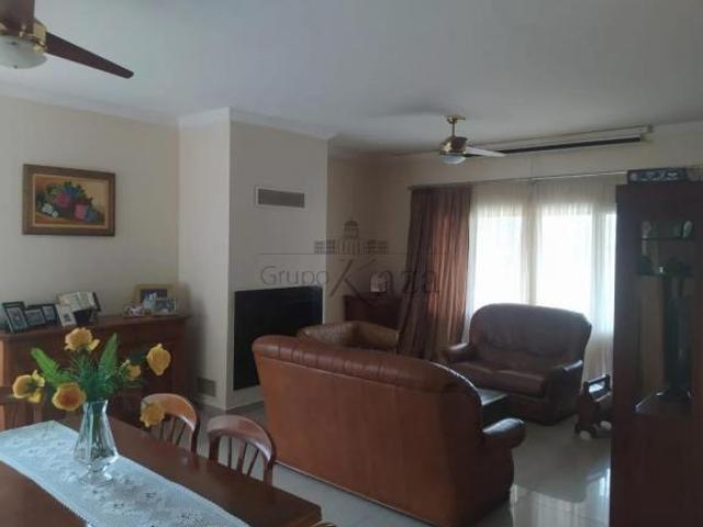 Casa venda em Região Imediata de São José dos Campos, Região Metropolitana do Vale do Paraíba e Litoral Norte