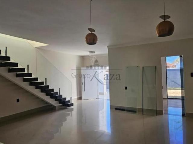 Casa venda em Região Imediata de São José dos Campos, Região Metropolitana do Vale do Paraíba e Litoral Norte