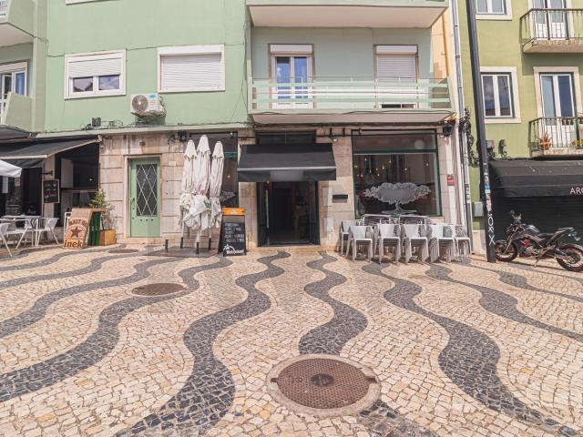 Loja venda em Cova da Piedade, Almada