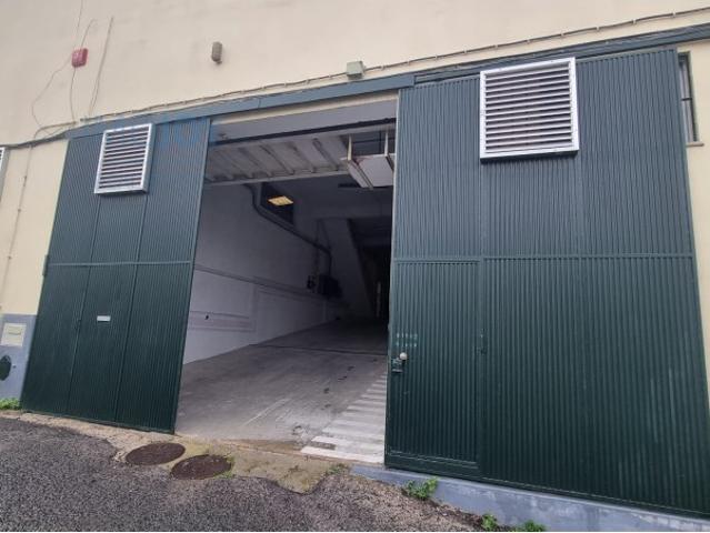 Armazém venda em Santa Iria De Azoia, Alto das Eiras