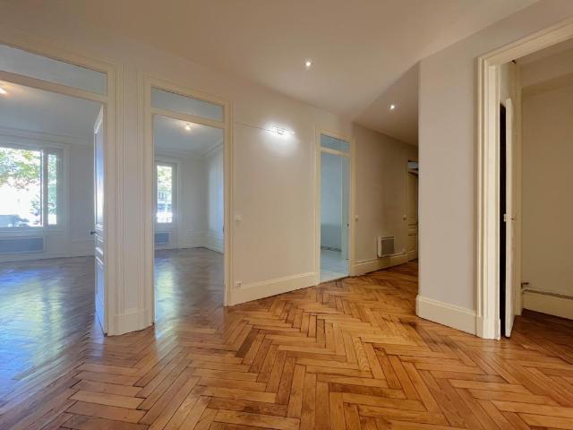 Bureau vente à Lyon, Métropole de Lyon