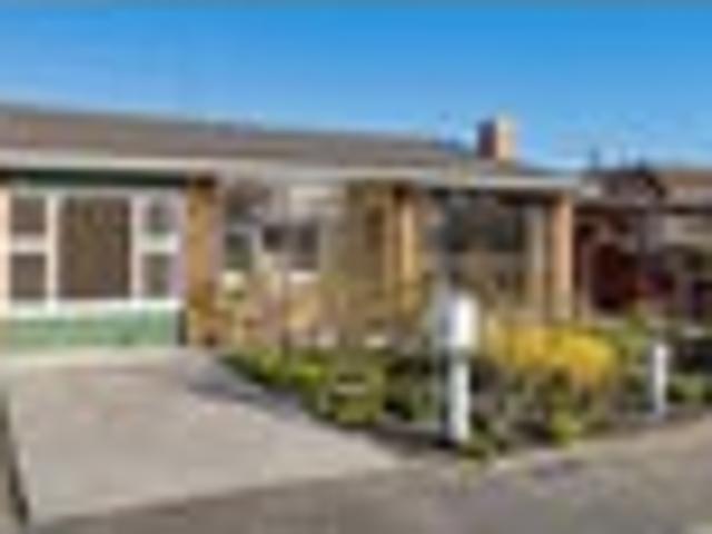 Apartment for sale in Chaslands, Canterbury