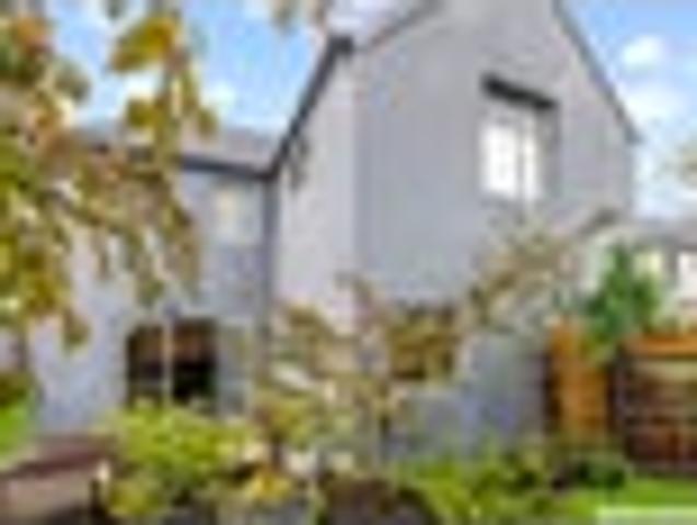 Townhouse for sale in Heathcote, Canterbury