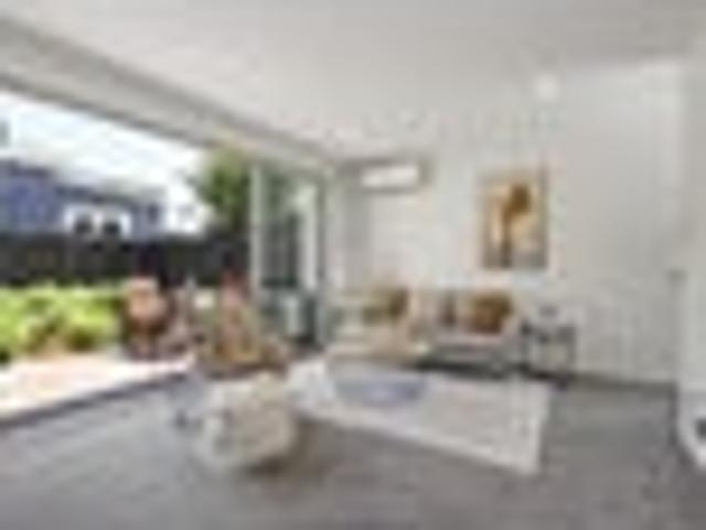 Townhouse for sale in Heathcote, Canterbury