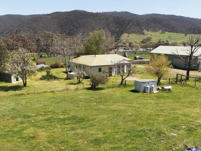 Cottage for sale in Omeo, Shire of East Gippsland