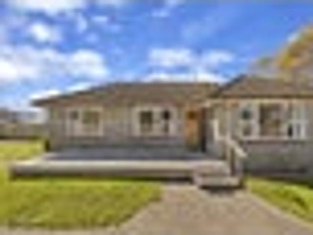 House for sale in Chaslands, Canterbury