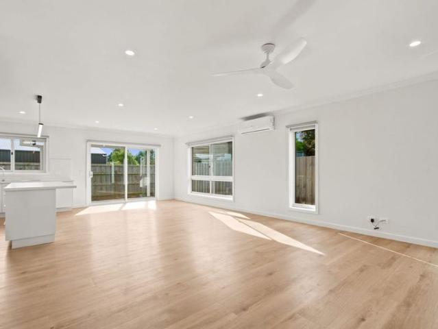 Townhouse for rent in Sale, Victoria
