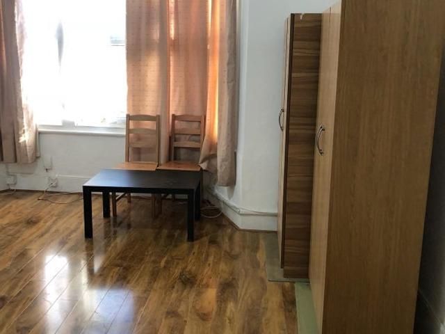 Apartment for rent in Plashet, Greater London