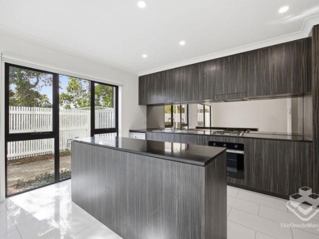 Townhouse for rent in Pacific Pines, Gold Coast City