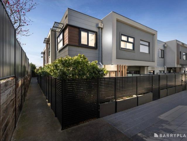 Townhouse for sale in Camerons Creek, Victoria