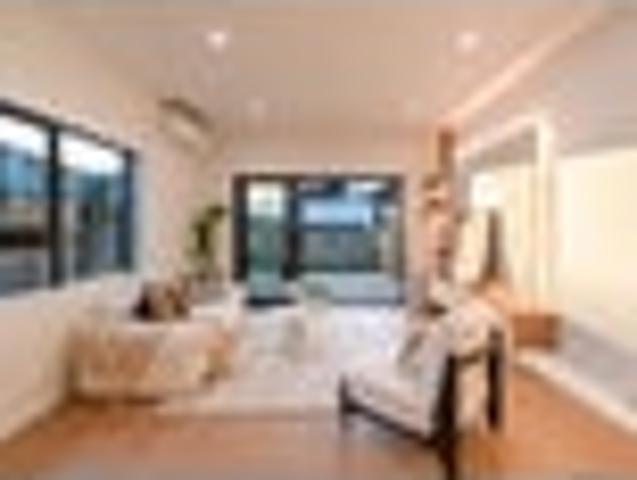 Townhouse for sale in Paremoremo, Oroua County