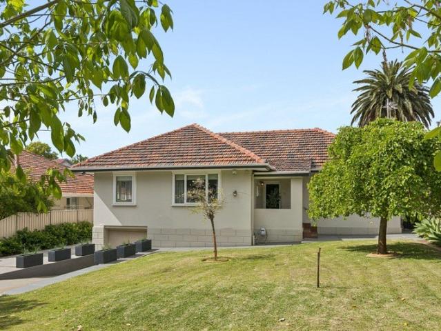 House for sale in Menora, City of Stirling