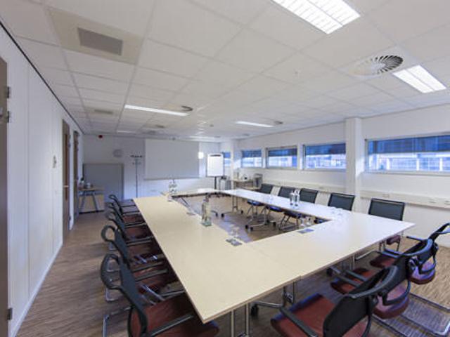 Bedrijfspand te huur in Zalne, Zwolle