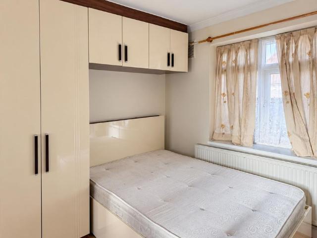 Studio for rent in New Bedfont, Greater London
