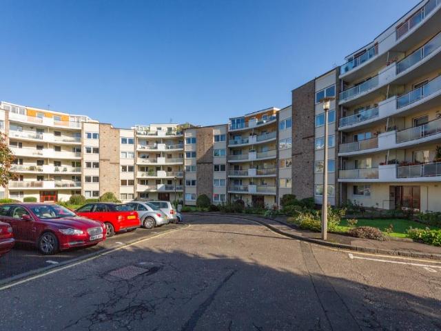 Apartment for rent in Comely Bank, Craigleith