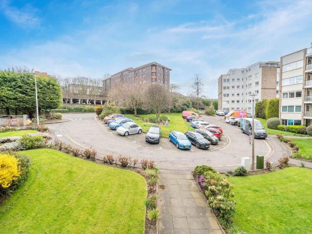 Apartment for rent in Comely Bank, Craigleith