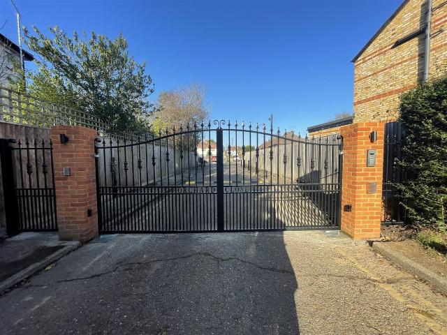 House for rent in New Denham, Denham