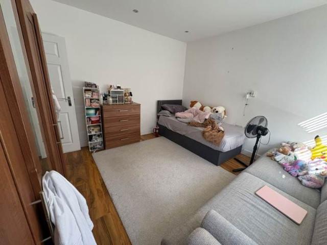 Room for rent in Queensbury, Greater London
