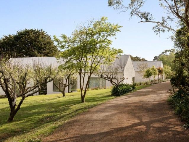 Cottage for sale in Camerons Creek, Victoria