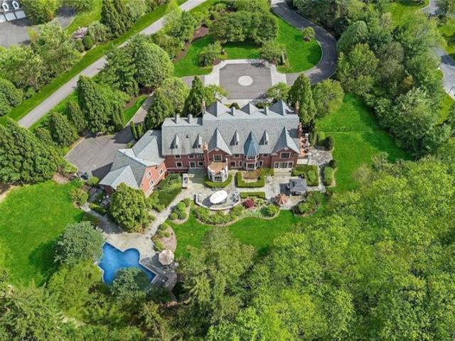 House for sale in Old Westbury