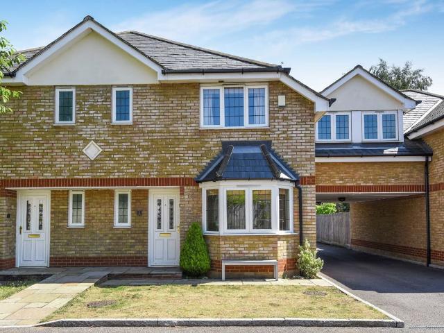 House for rent in Summerstown, Greater London