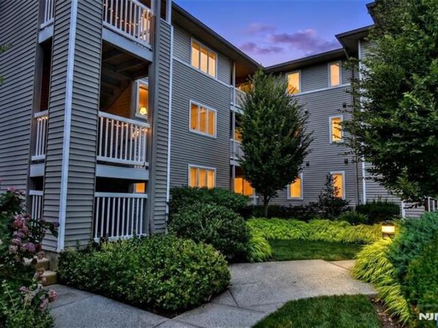 Condo for sale in Allendale, New Jersey
