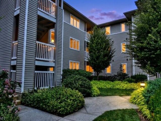 Condo for sale in Orchard Park Condominiums, Allendale