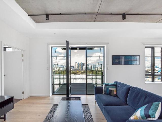 Apartment for rent in Poplar Grove, Greater London