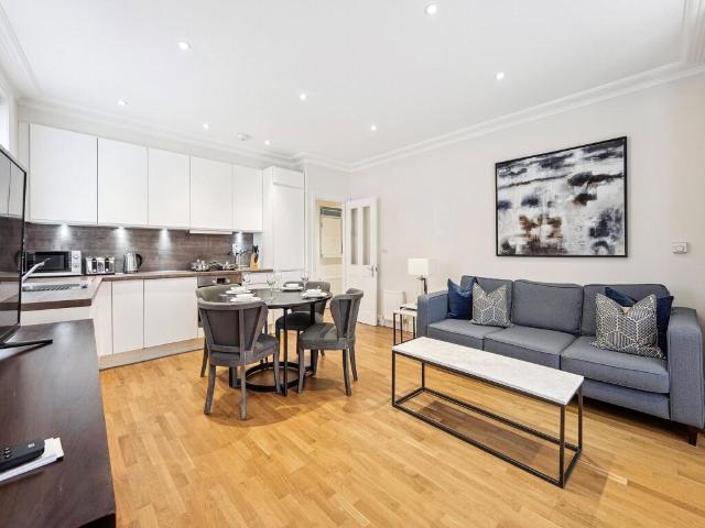 Apartment for rent in Widmore, Greater London