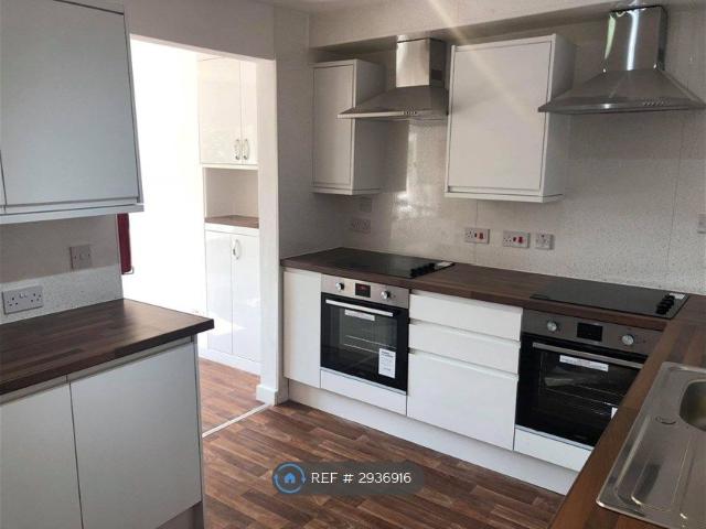 Room for rent in Whitkirk, Colton