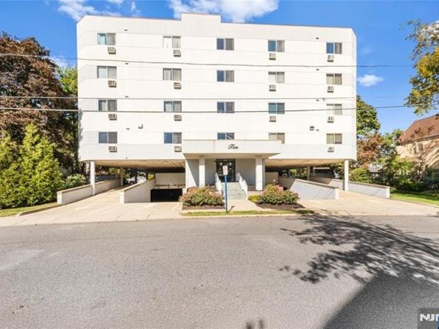 Condo for sale in Hackensack, New Jersey