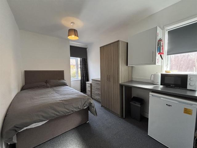 Room for rent in Leyfields, Kettlebrook