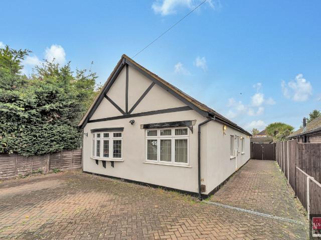 House for rent in Lower Halliford, Surrey