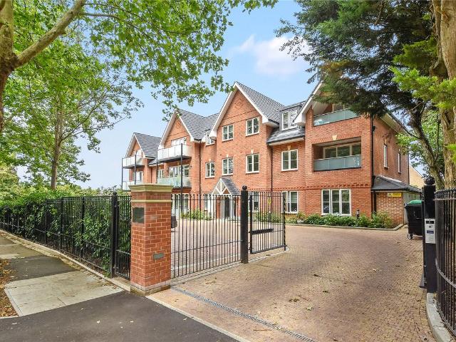 House for rent in Northwood, Greater London