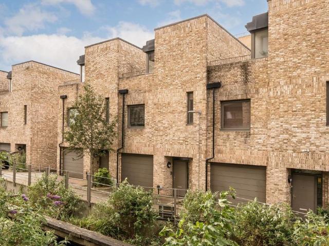 House for rent in Harlesden, Greater London
