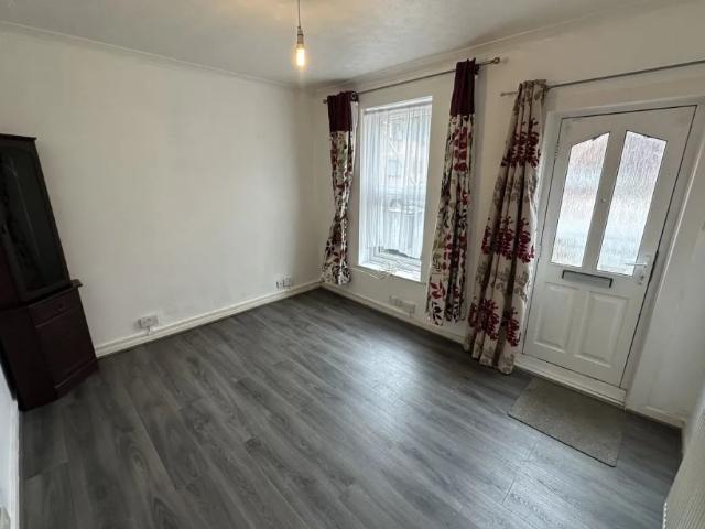 Apartment for rent in Southtown, Stokesby
