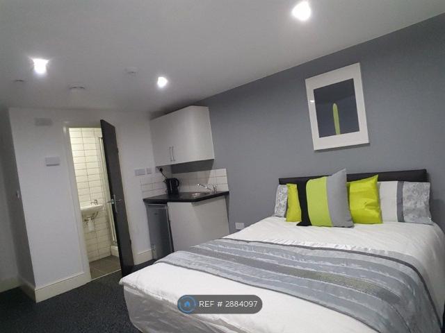 Studio for rent in Hillfields, West Midlands