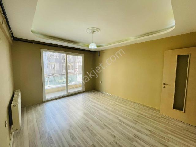 Karabağlar, İzmir içerisinde kiralık mülk